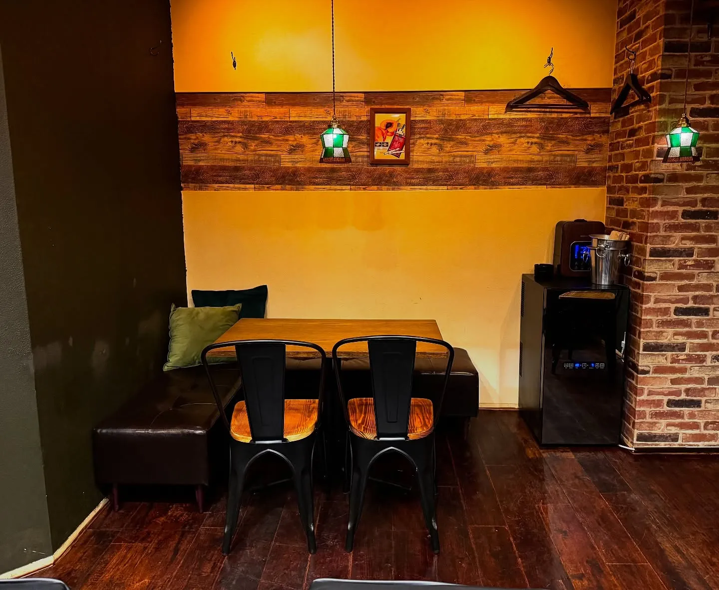 この度、設備上の理由によりテーブル席を減らして今後の営業を行...